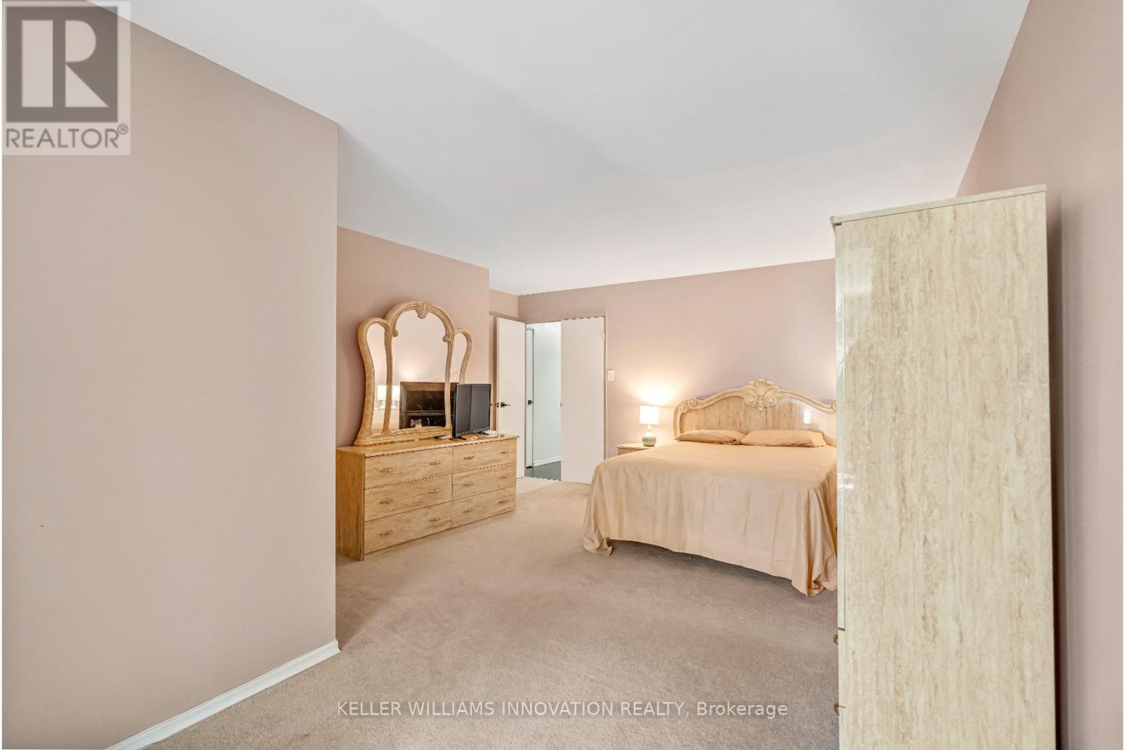 Photo 21 of 121 1050 Falgarwood Drive, Oakville ON