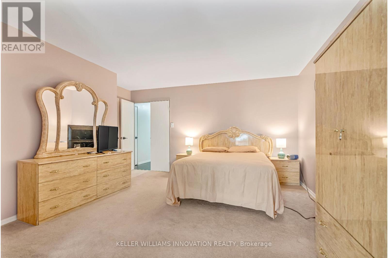 Photo 23 of 121 1050 Falgarwood Drive, Oakville ON
