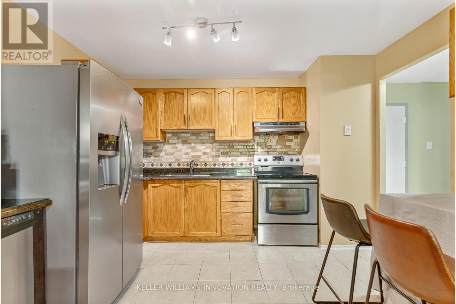 Photo 3 of 121 1050 Falgarwood Drive, Oakville ON