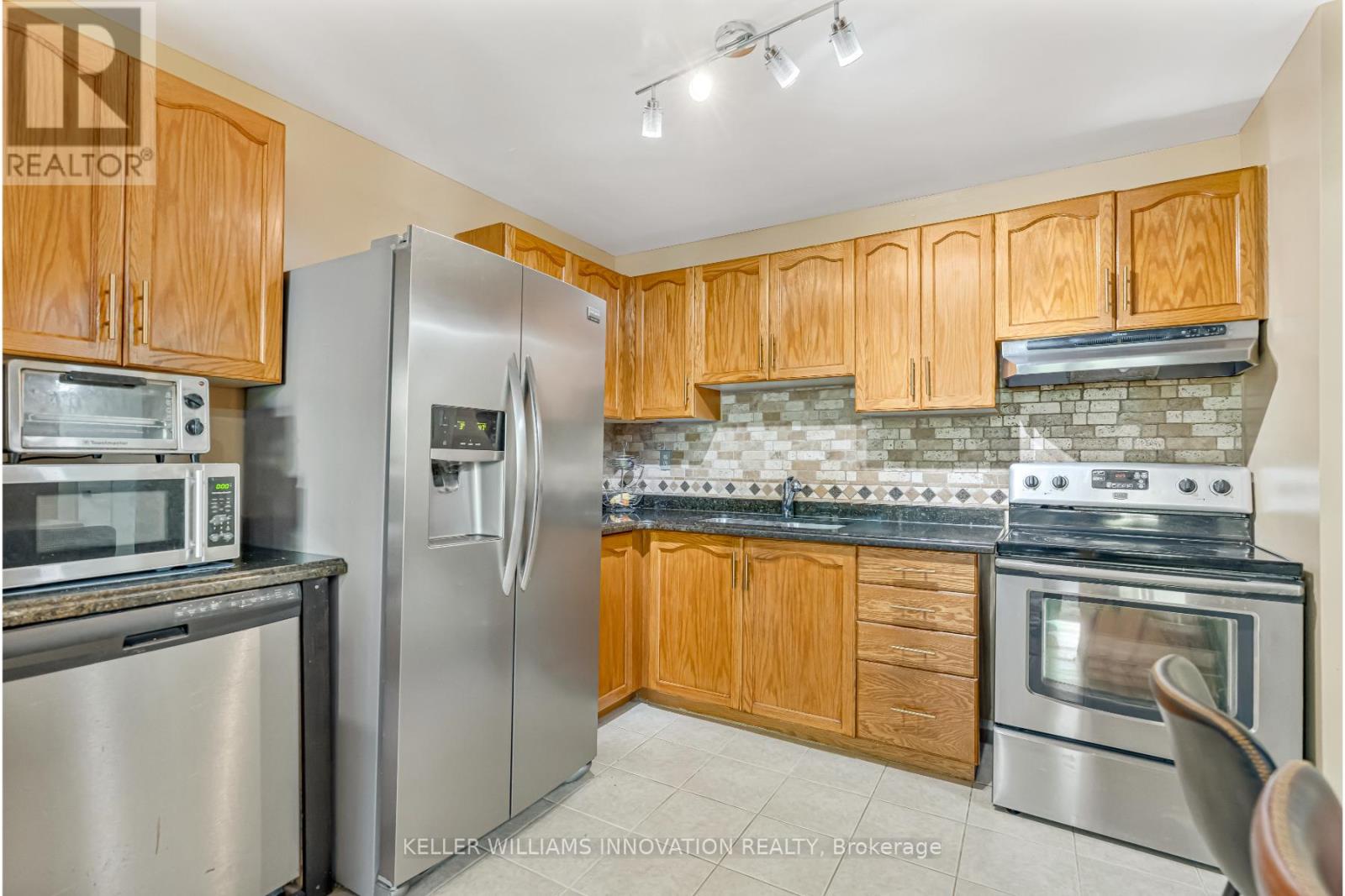 Photo 4 of 121 1050 Falgarwood Drive, Oakville ON