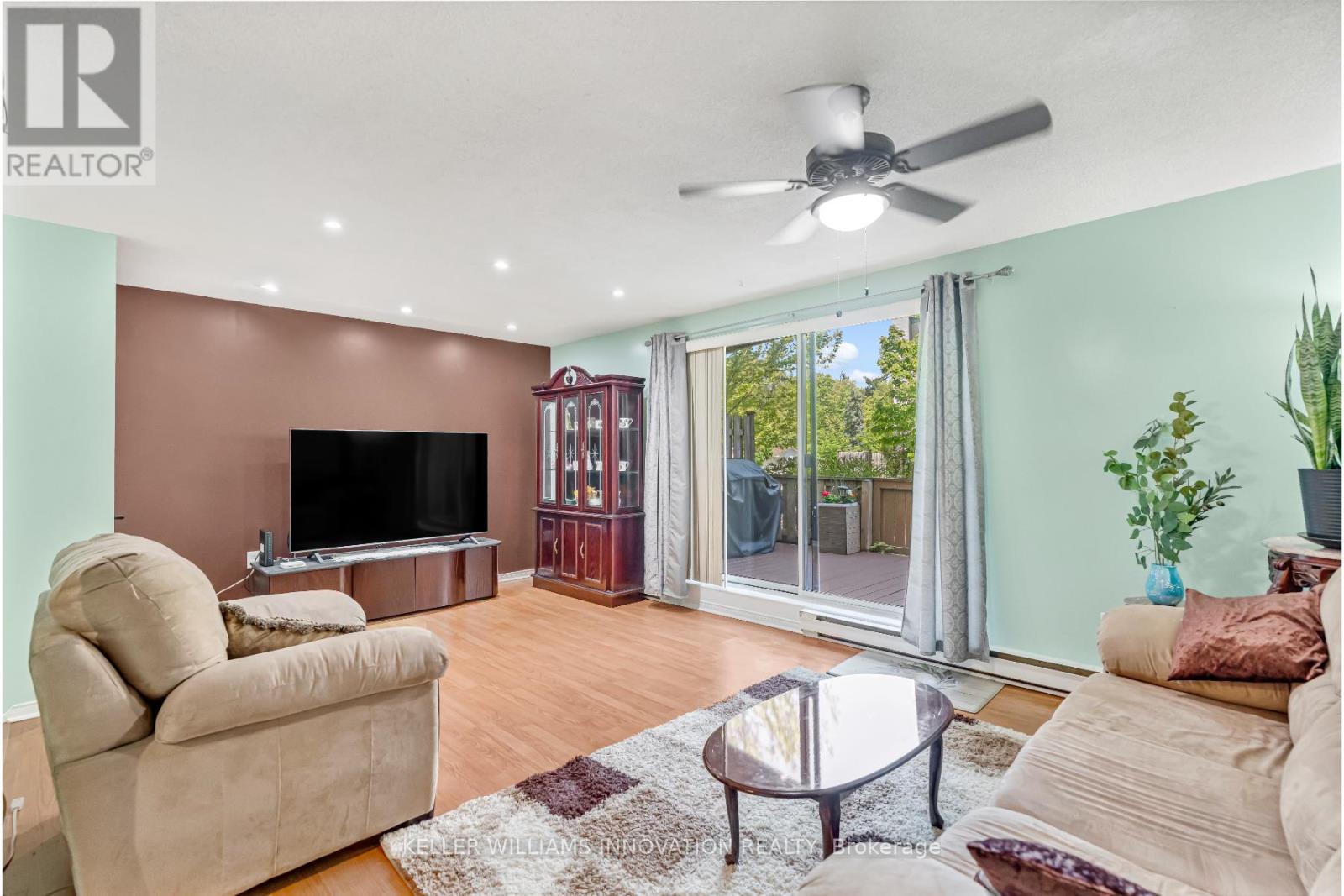 Photo 7 of 121 1050 Falgarwood Drive, Oakville ON