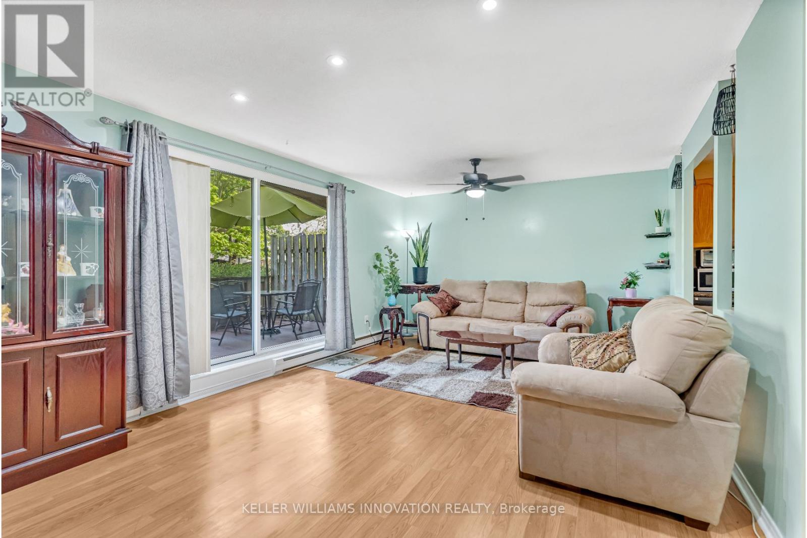 Photo 8 of 121 1050 Falgarwood Drive, Oakville ON