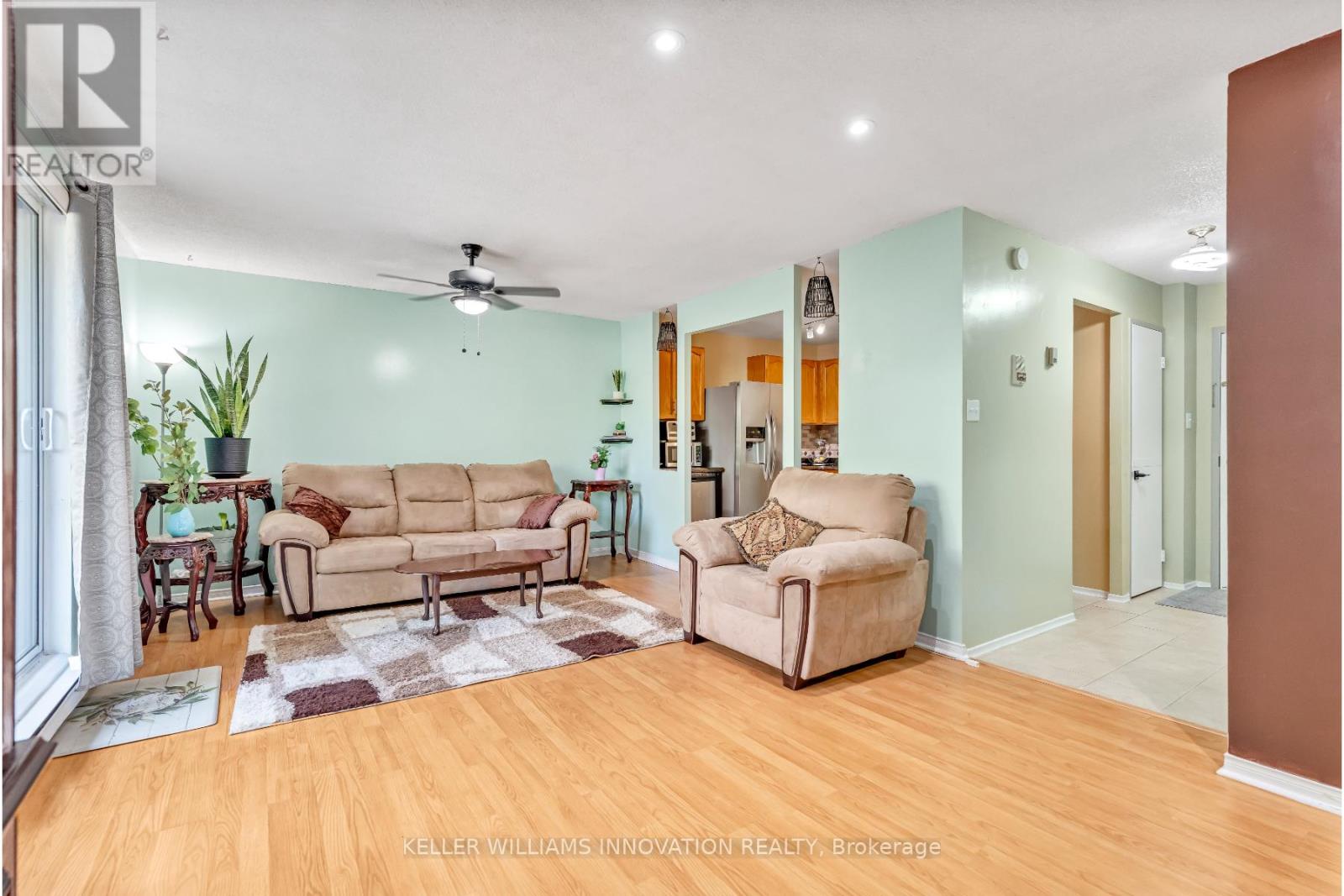 Photo 9 of 121 1050 Falgarwood Drive, Oakville ON