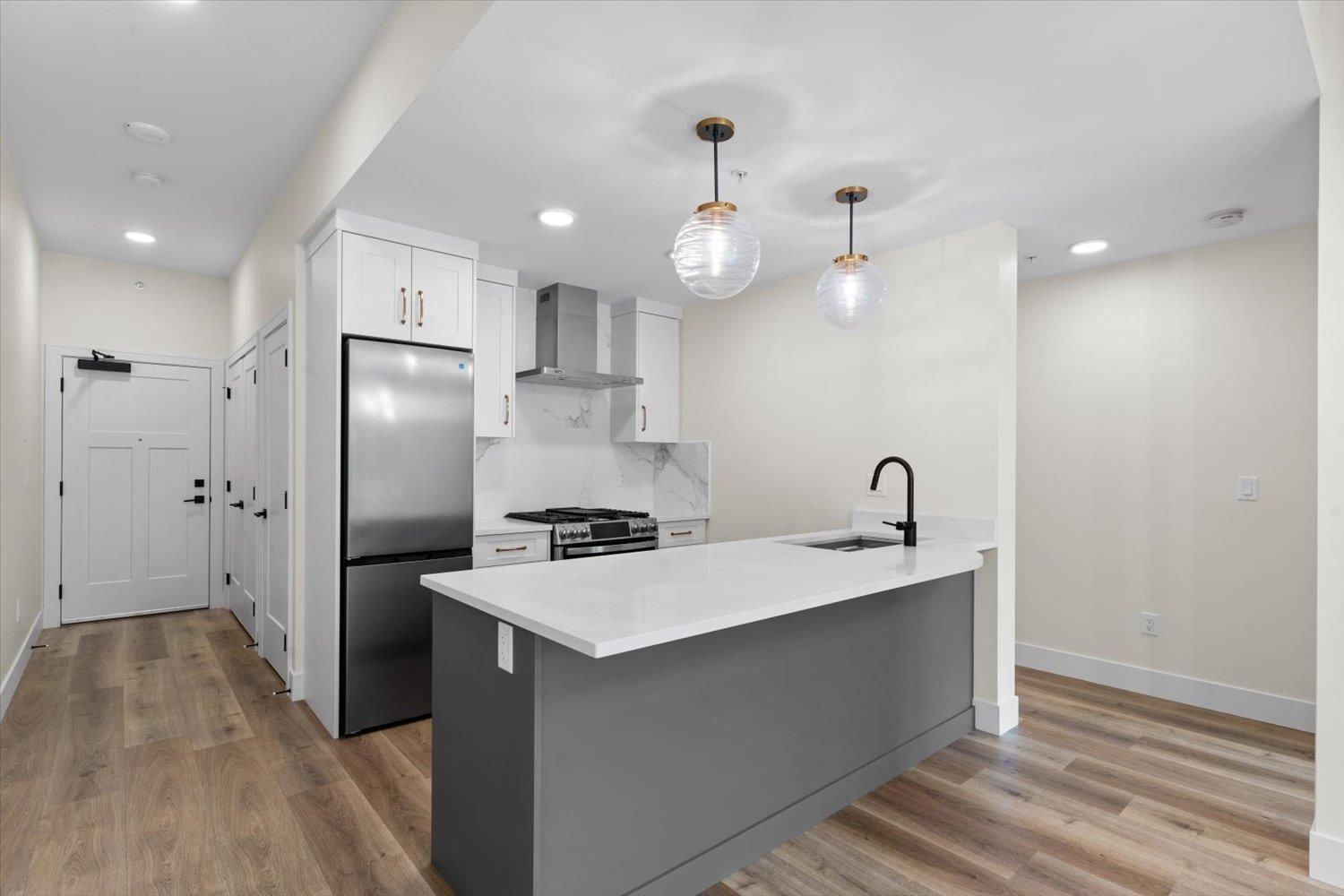 502 120 ESPLANADE AVENUE, Harrison Hot Springs, Harrison Hot Springs