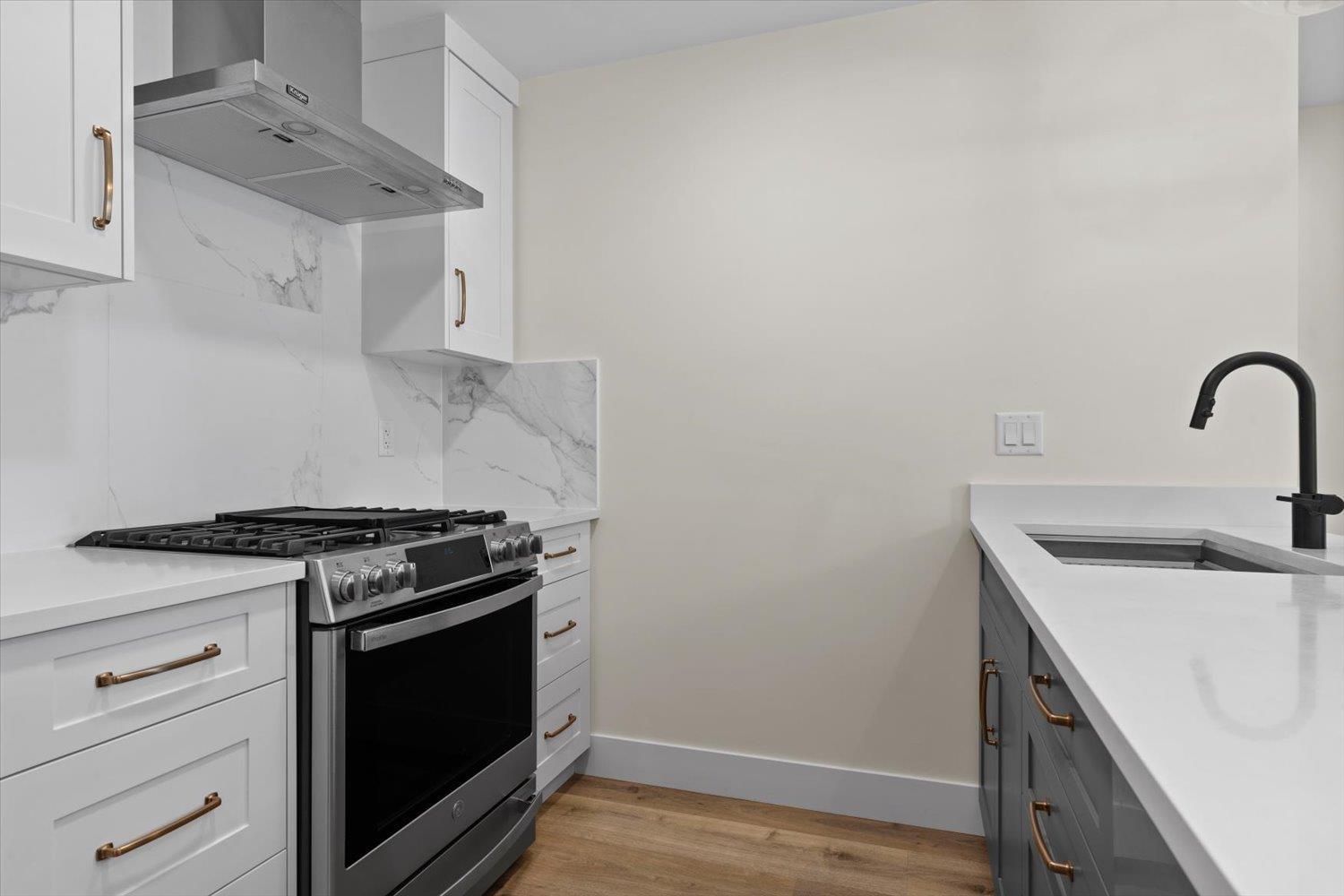 502 120 ESPLANADE AVENUE, Harrison Hot Springs, Harrison Hot Springs