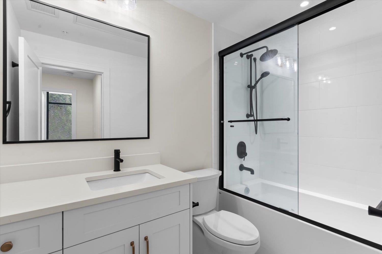 502 120 ESPLANADE AVENUE, Harrison Hot Springs, Harrison Hot Springs