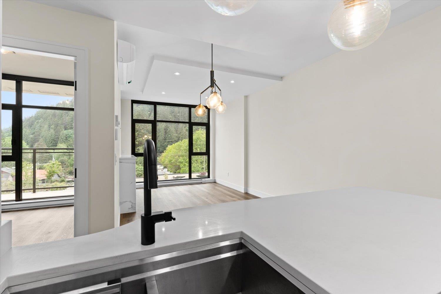 502 120 ESPLANADE AVENUE, Harrison Hot Springs, Harrison Hot Springs