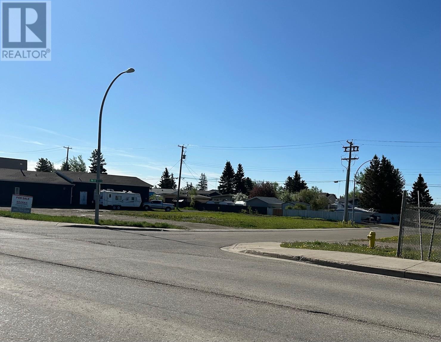 Photo 3 of 9103 9107 100 Avenue, Fort St John BC