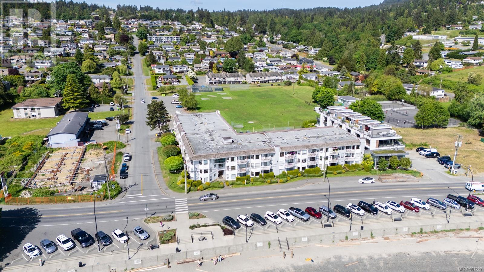 #207 2815 DEPARTURE BAY RD - Image 1
