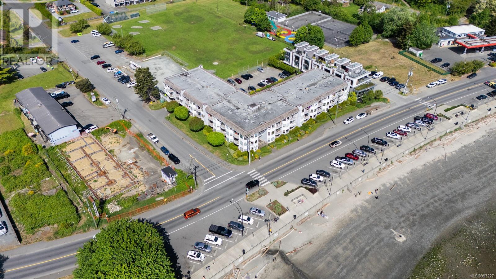 #207 2815 DEPARTURE BAY RD - Image 20