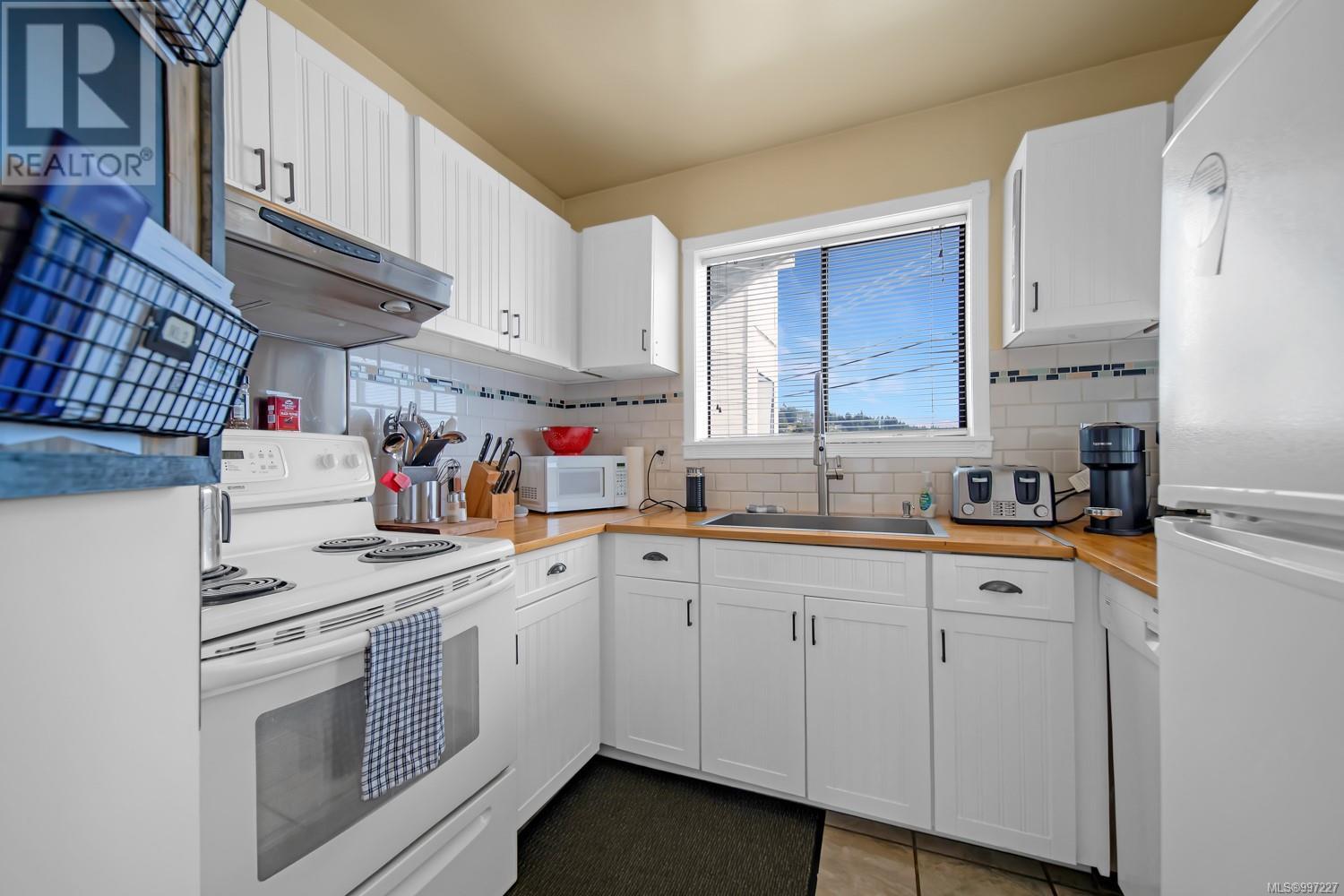 #207 2815 DEPARTURE BAY RD - Image 8
