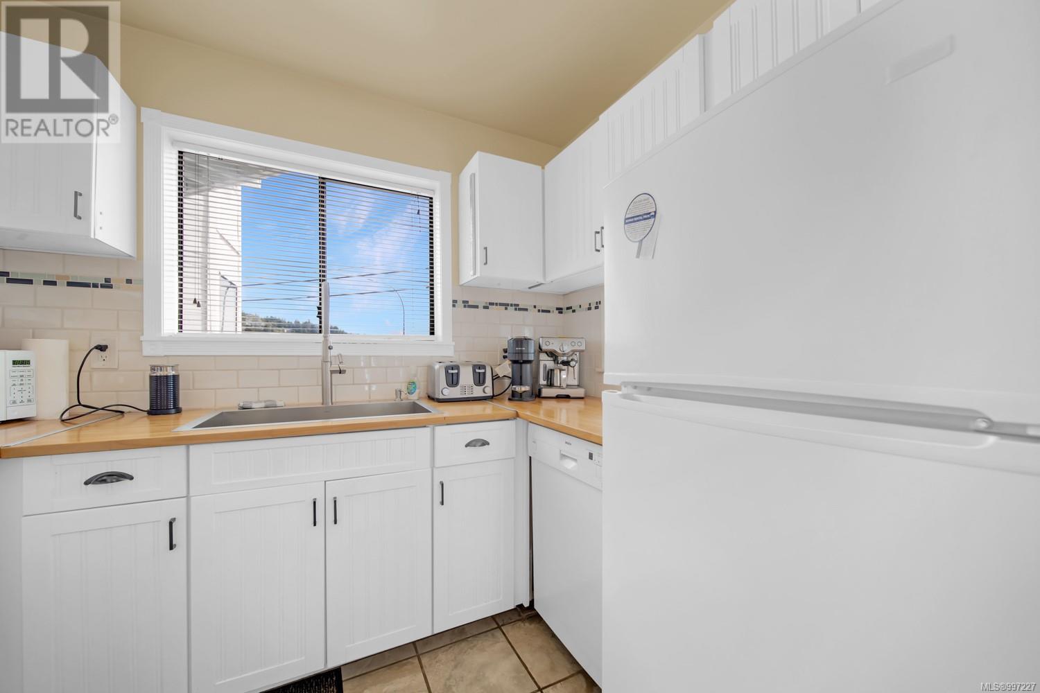 #207 2815 DEPARTURE BAY RD - Image 9