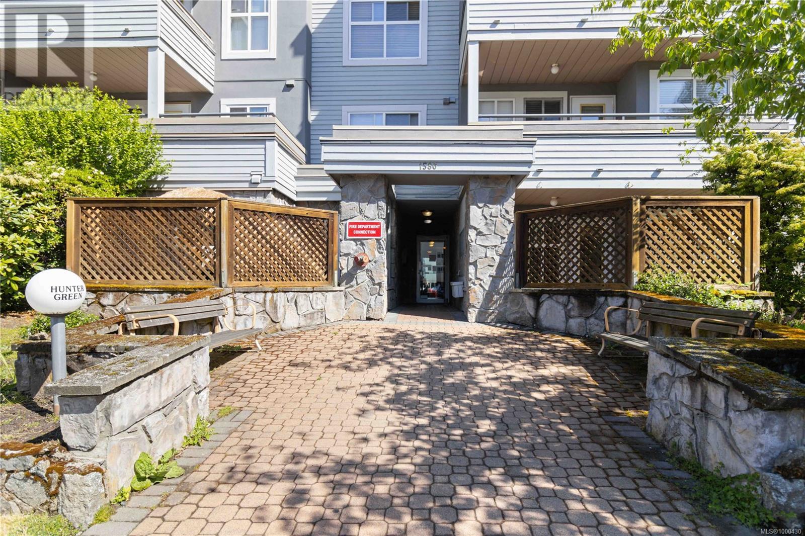 406 1580 Christmas Avenue, Saanich