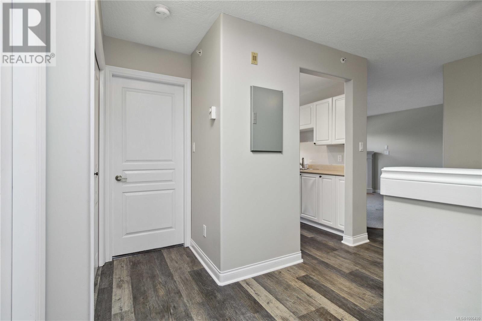 406 1580 Christmas Avenue, Saanich