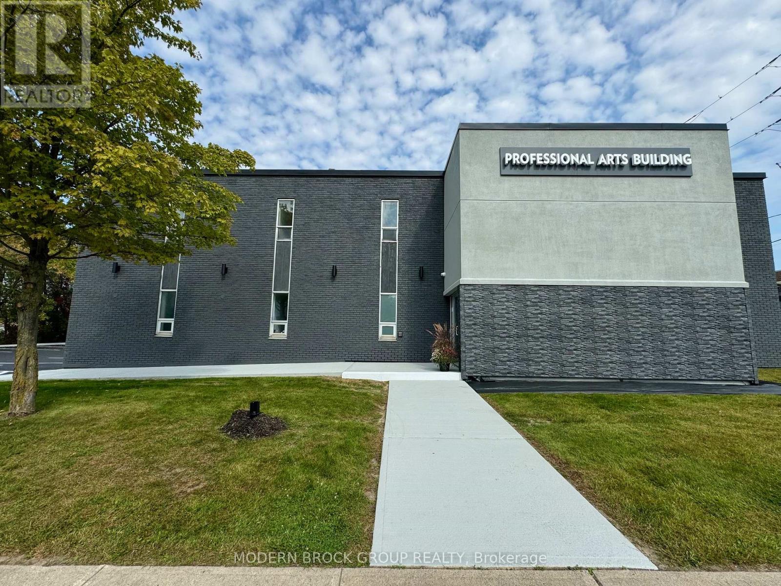 Photo 1 of 201 135 Ormond Street, Brockville ON