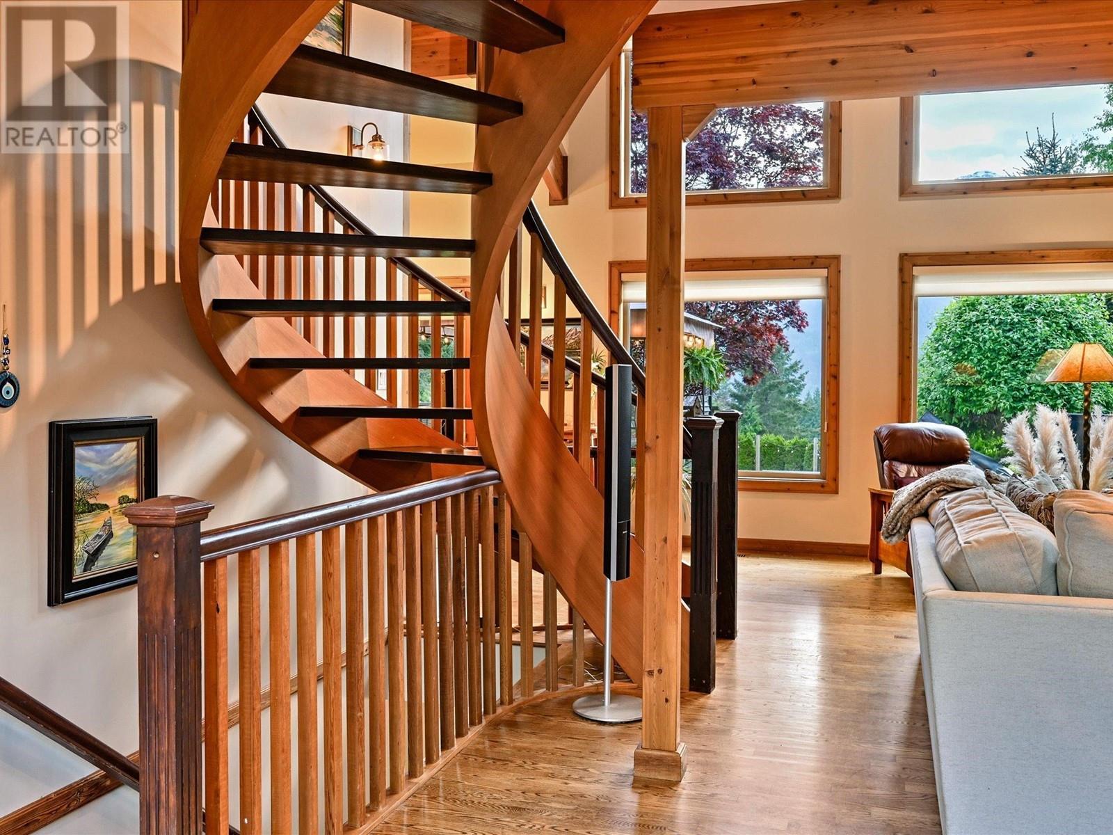1074 GLACIER VIEW DRIVE, Squamish real estate listing R3005192