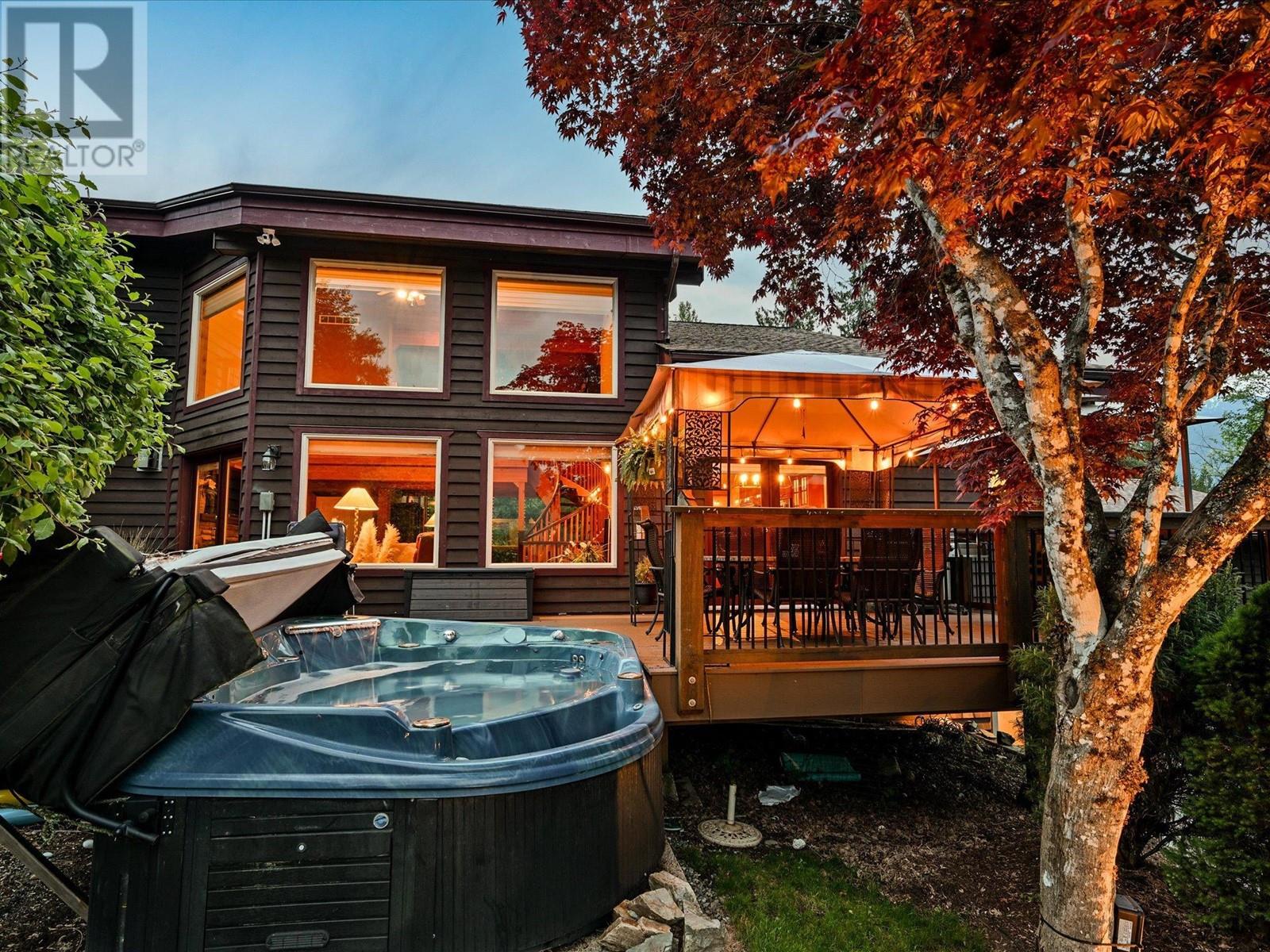 1074 GLACIER VIEW DRIVE, Squamish real estate listing R3005192