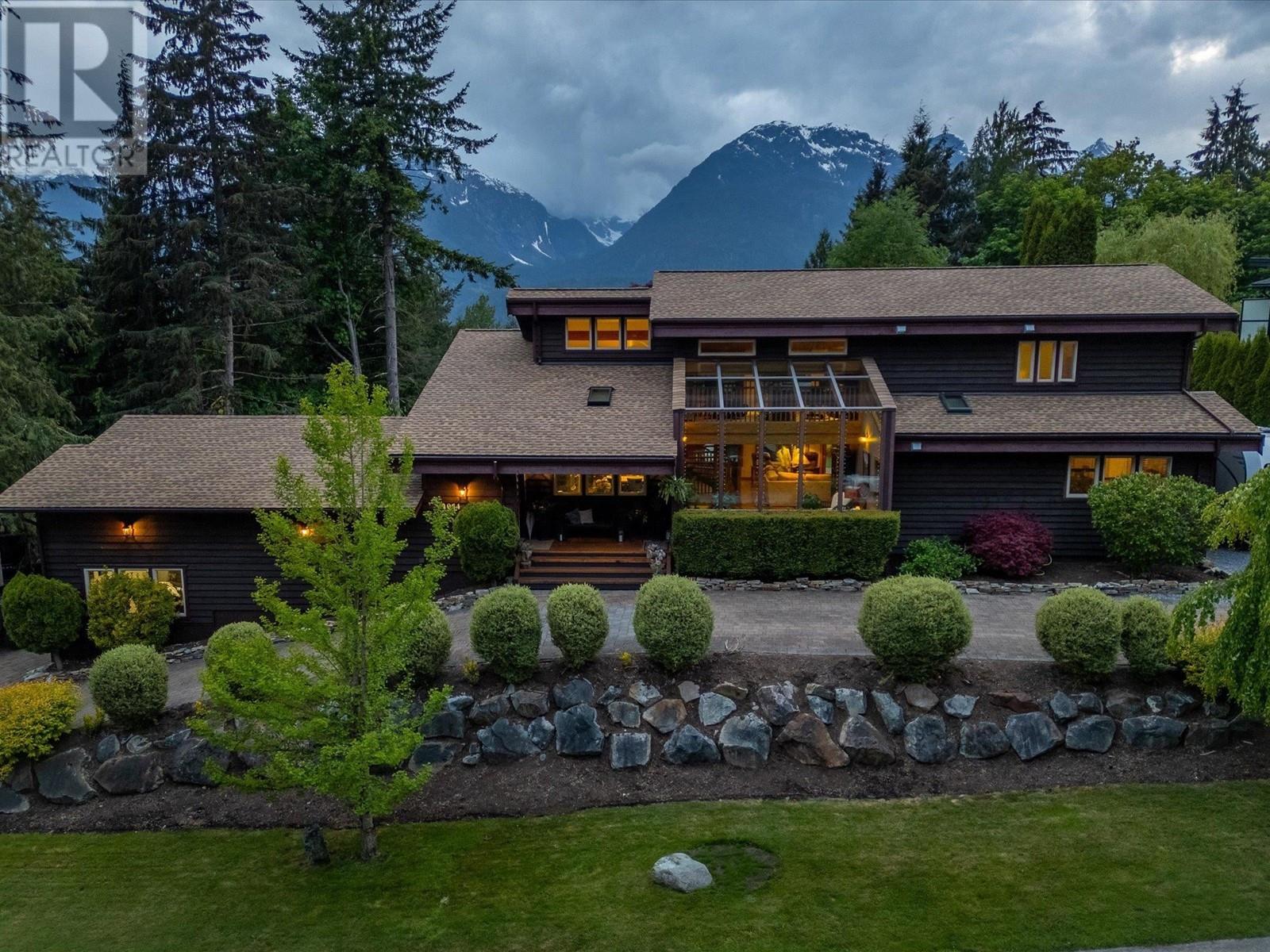 1074 GLACIER VIEW DRIVE, Squamish real estate listing R3005192