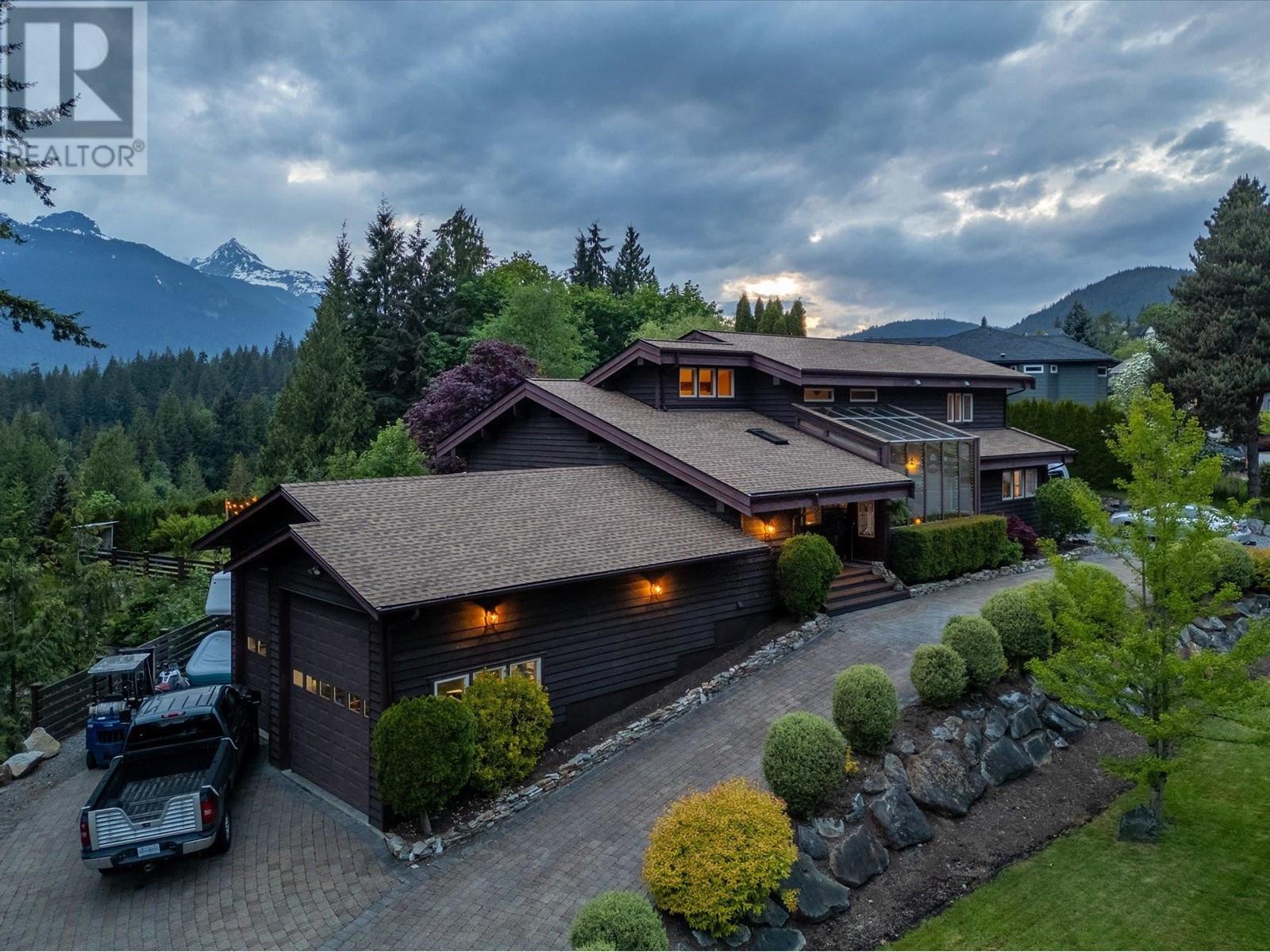 1074 GLACIER VIEW DRIVE, Squamish real estate listing R3005192