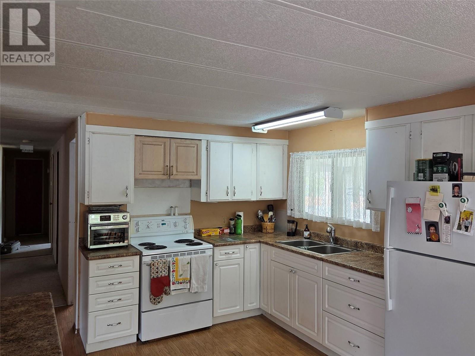  405 Vandelinde Drive, Keremeos
