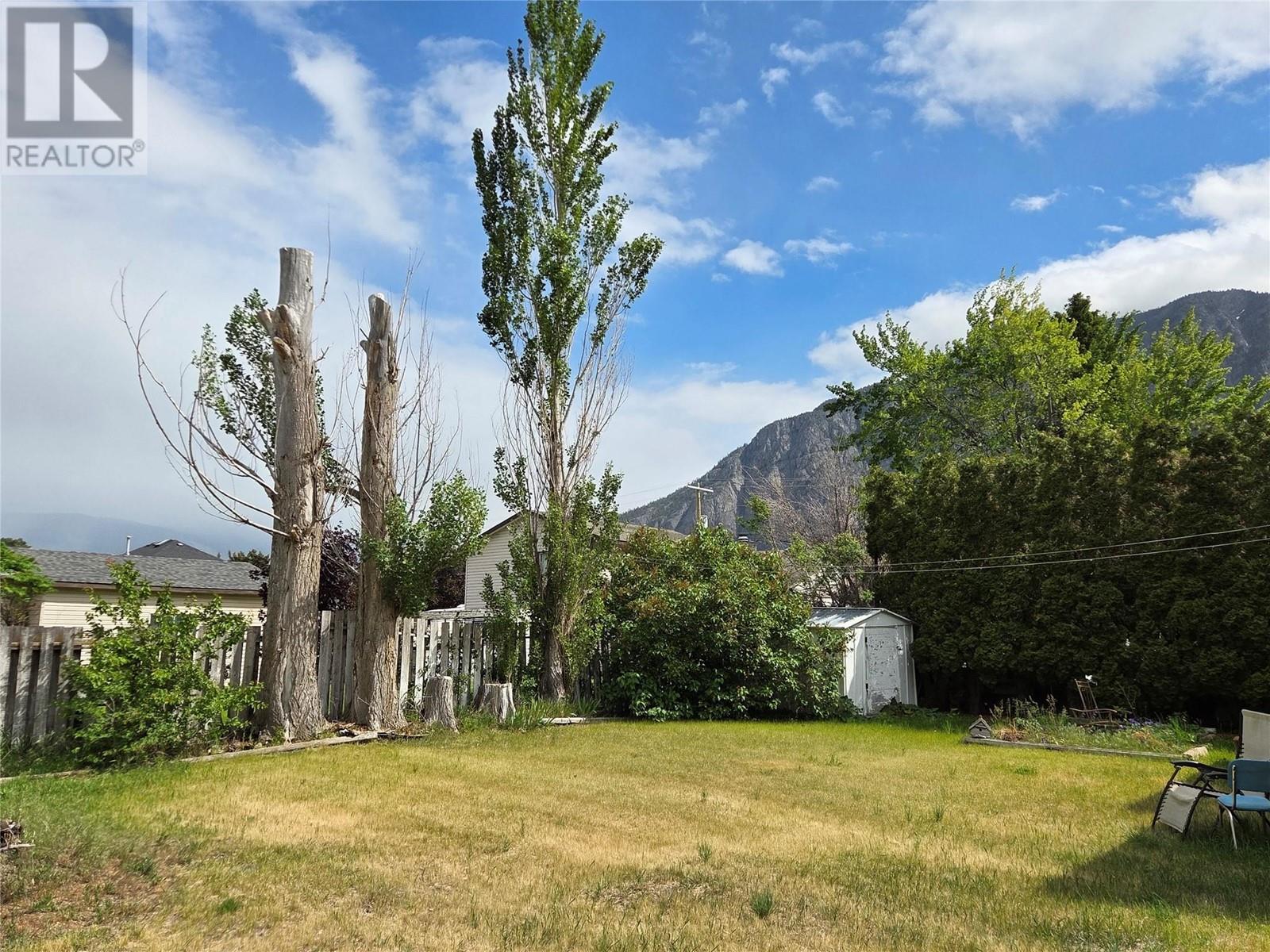  405 Vandelinde Drive, Keremeos