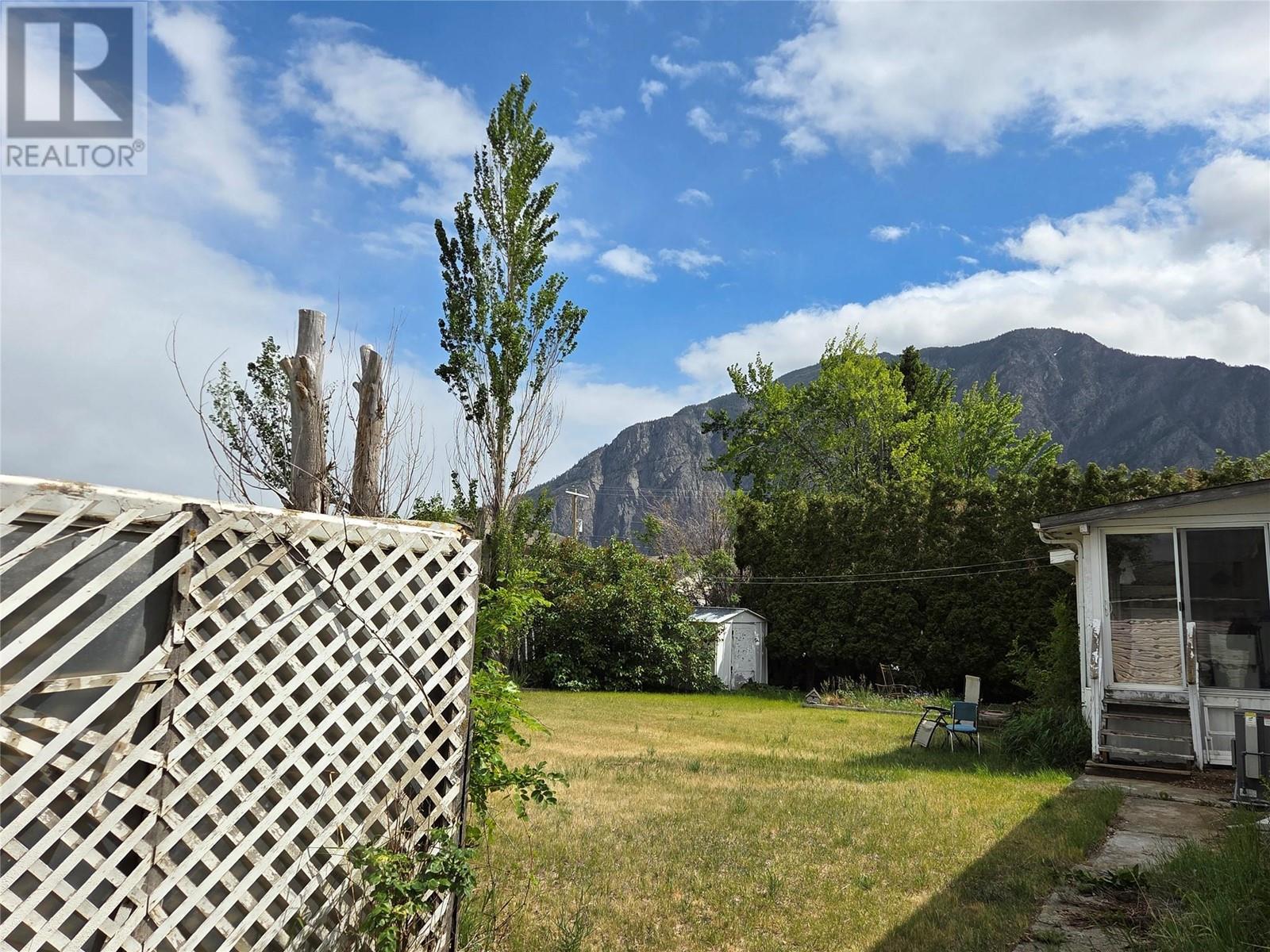  405 Vandelinde Drive, Keremeos