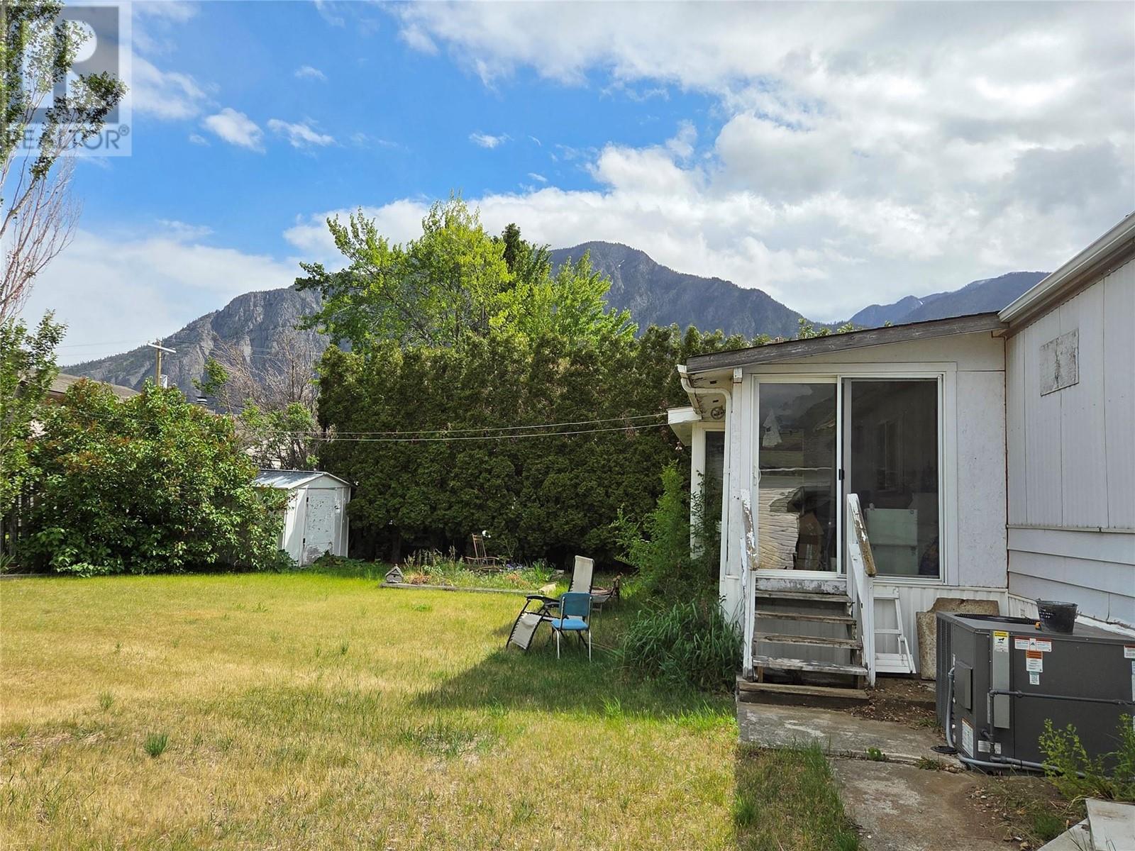  405 Vandelinde Drive, Keremeos