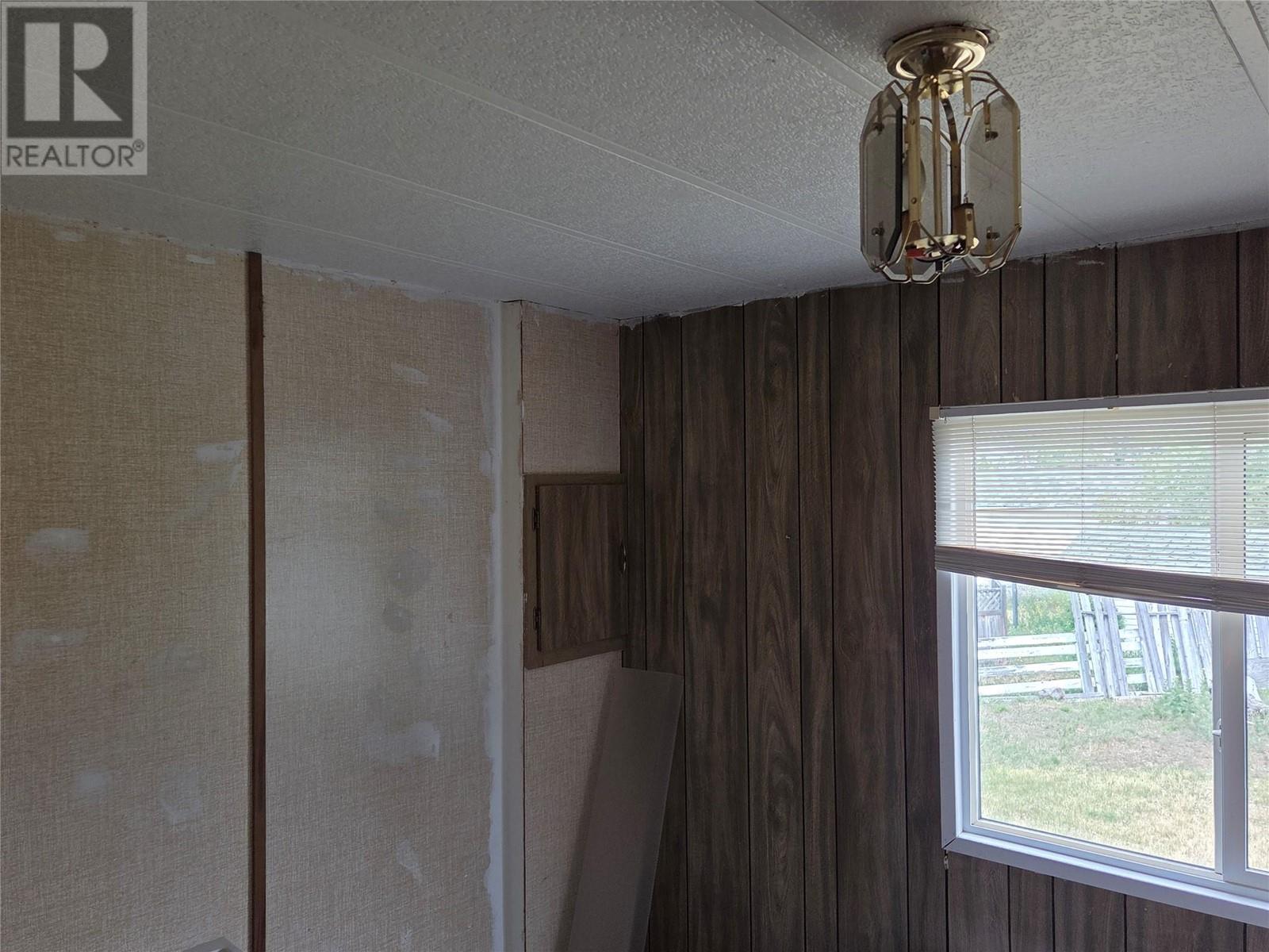  405 Vandelinde Drive, Keremeos
