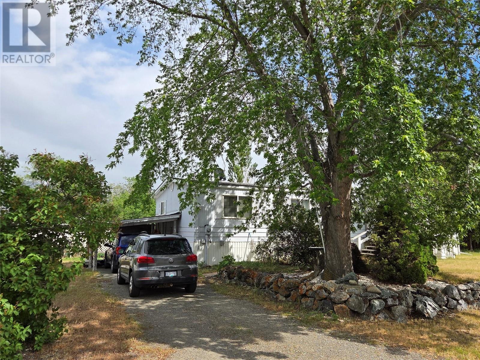  405 Vandelinde Drive, Keremeos
