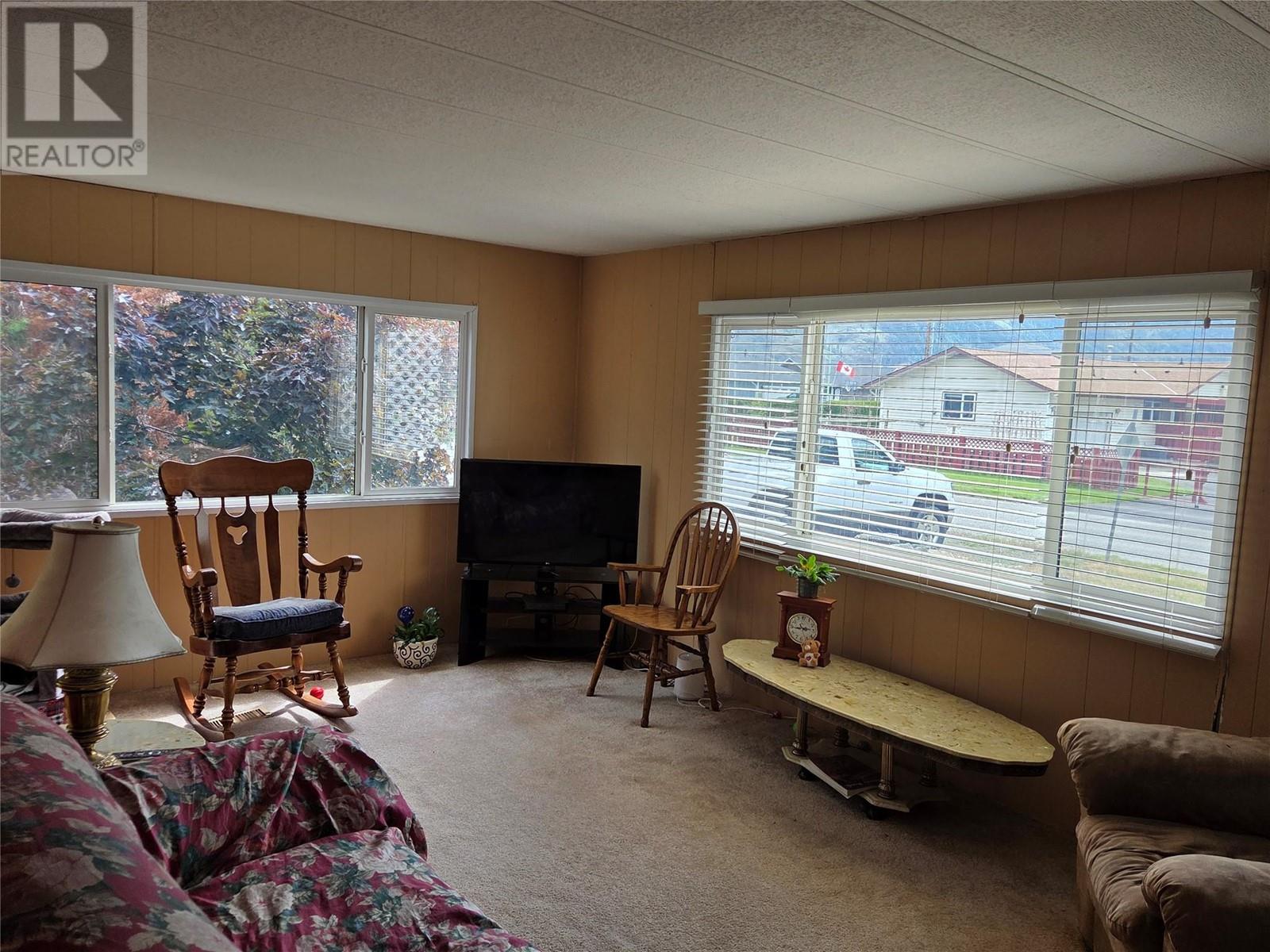  405 Vandelinde Drive, Keremeos