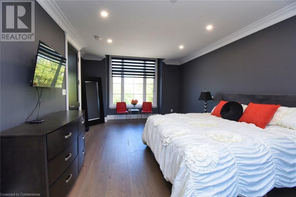 Photo 15 of 68 Mountain Brow Boulevard, Hamilton ON