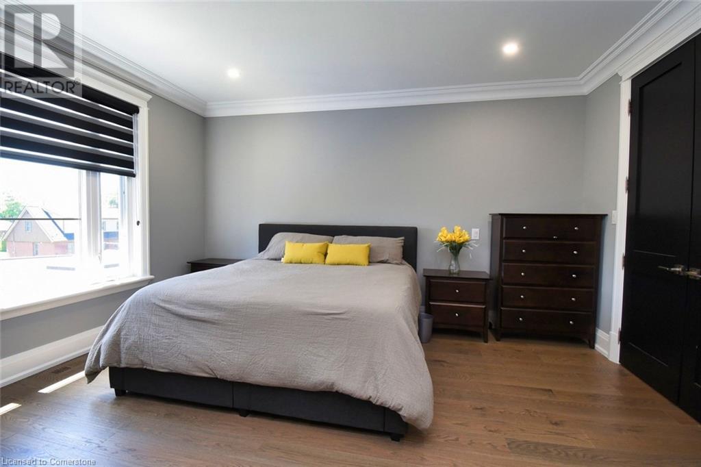 Photo 18 of 68 Mountain Brow Boulevard, Hamilton ON