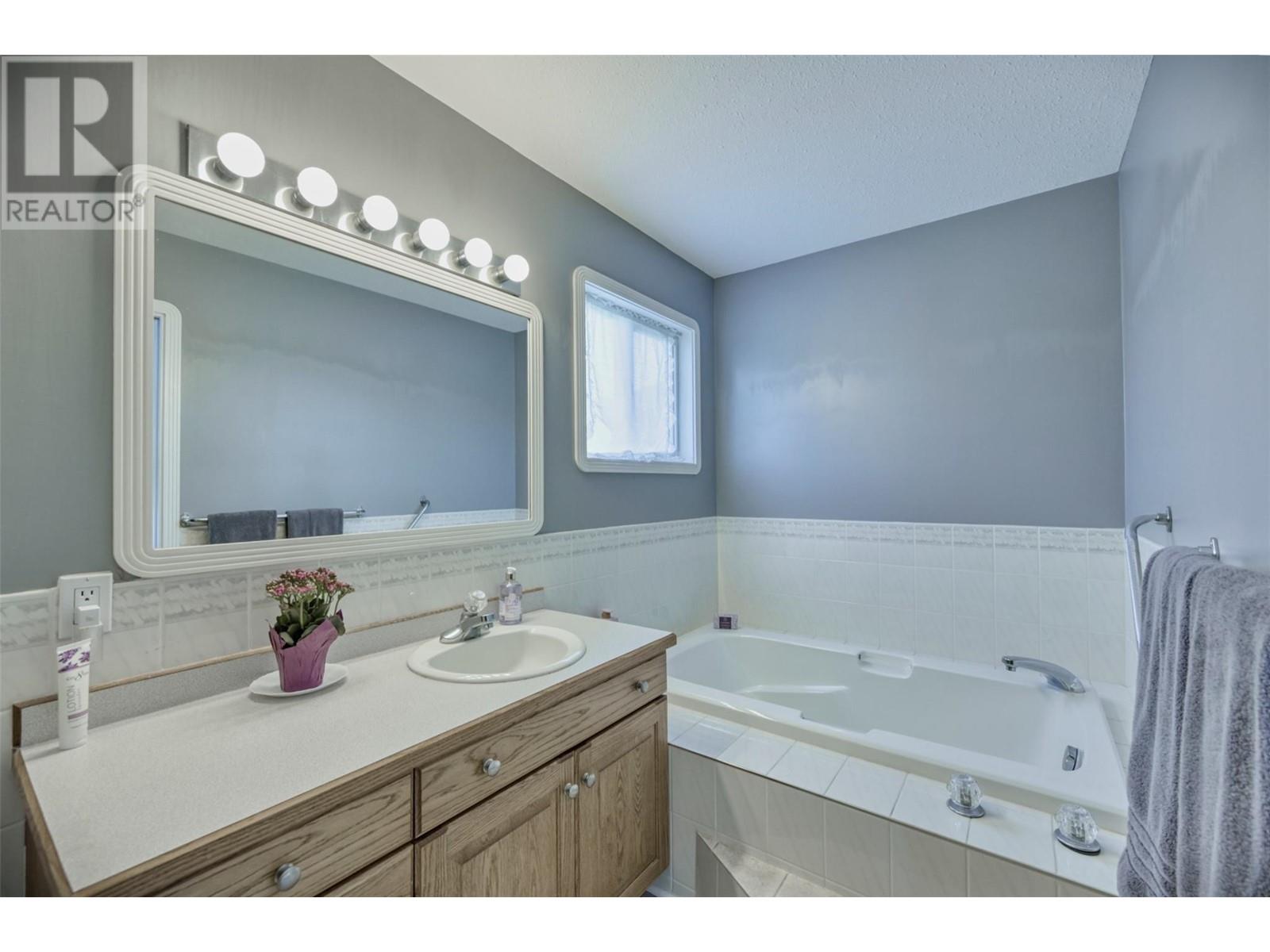 45 HARBOUR KEY Drive, Osoyoos