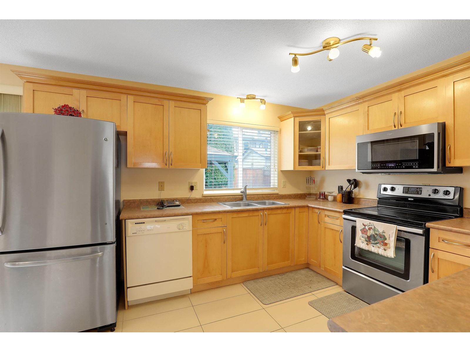 Photo 10 of 8874 143 A Street, Surrey BC