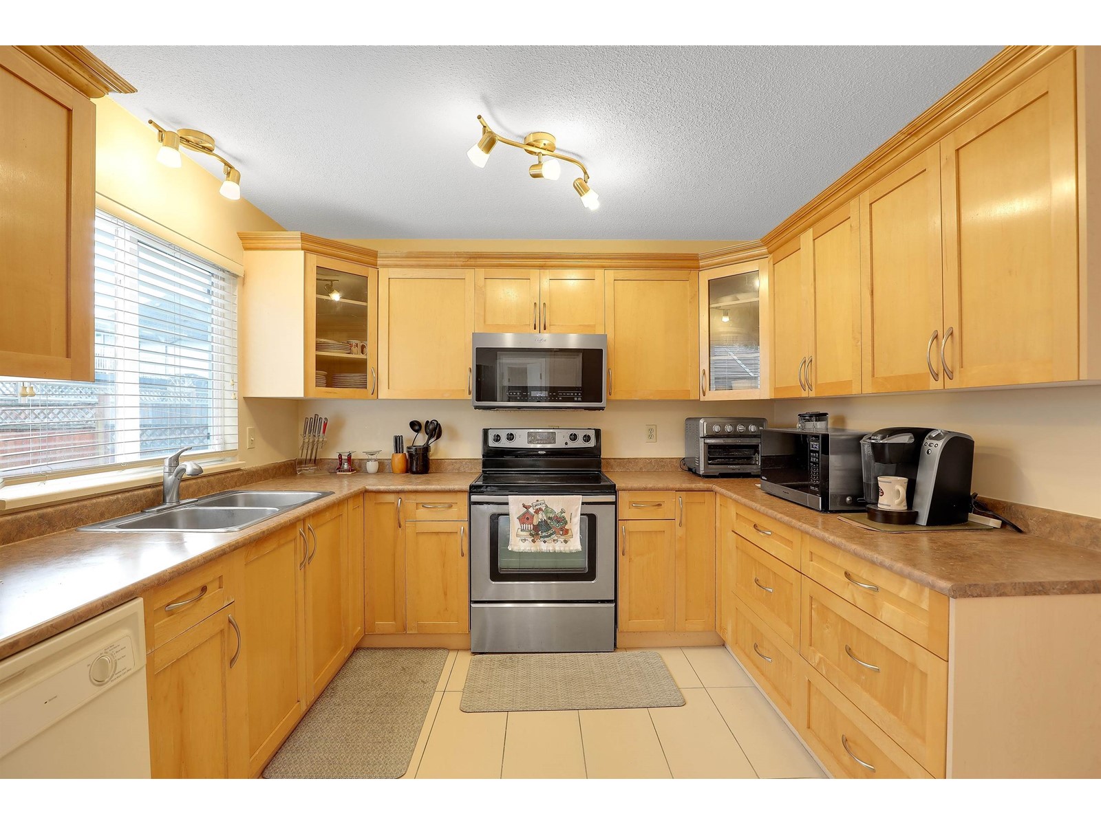 Photo 9 of 8874 143 A Street, Surrey BC