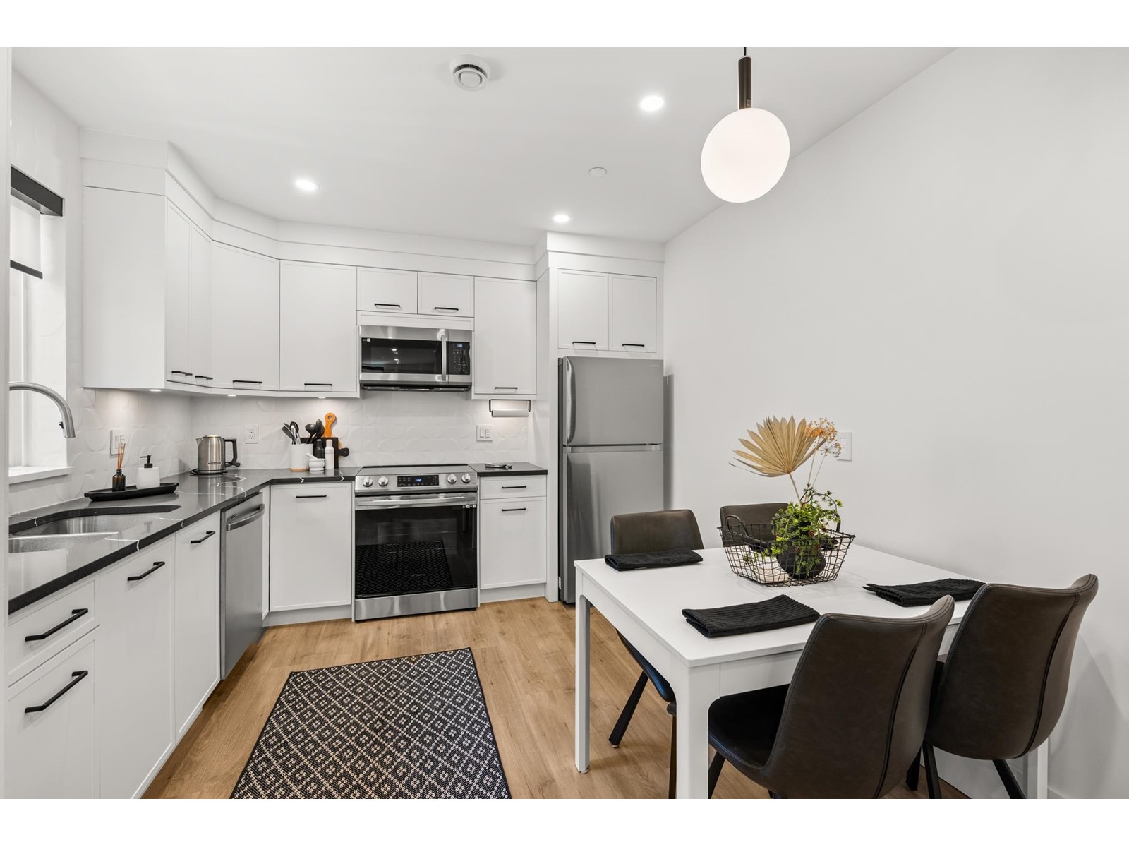 1255 KENT STREET, White Rock real estate listing R2979807