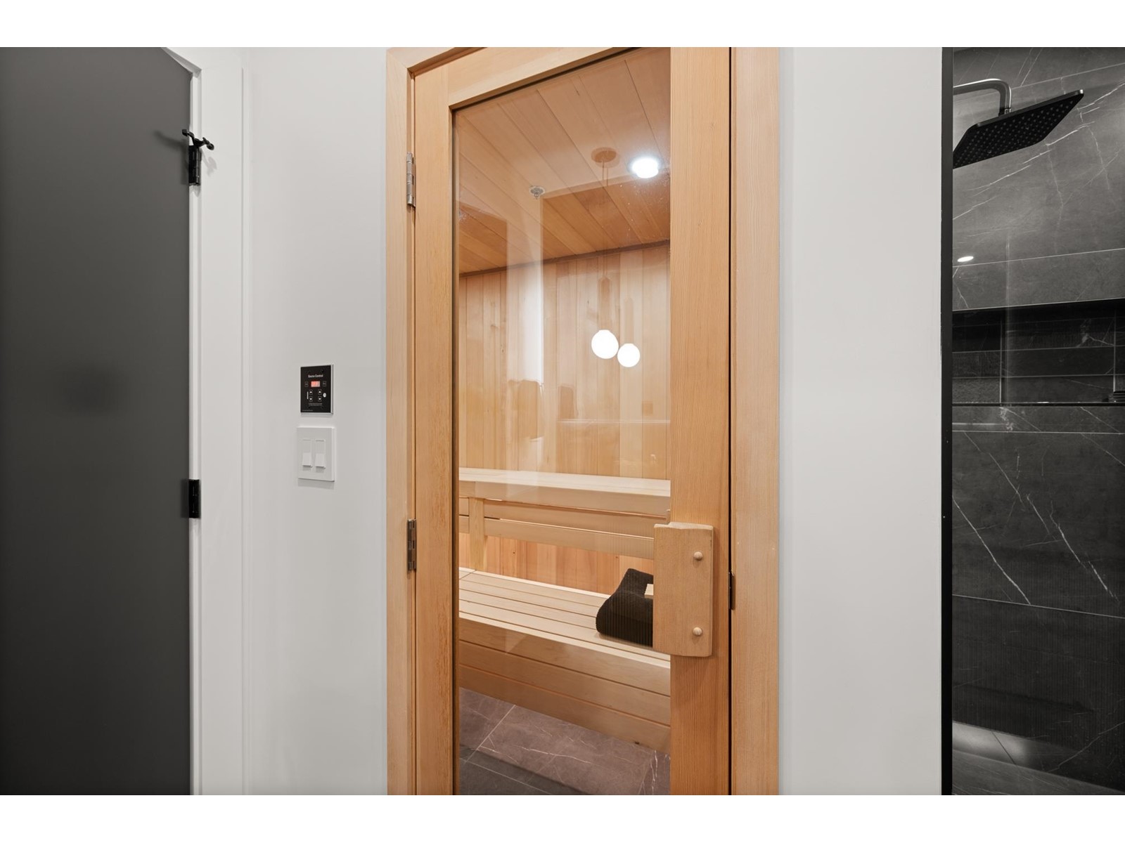 1255 KENT STREET, White Rock real estate listing R2979807