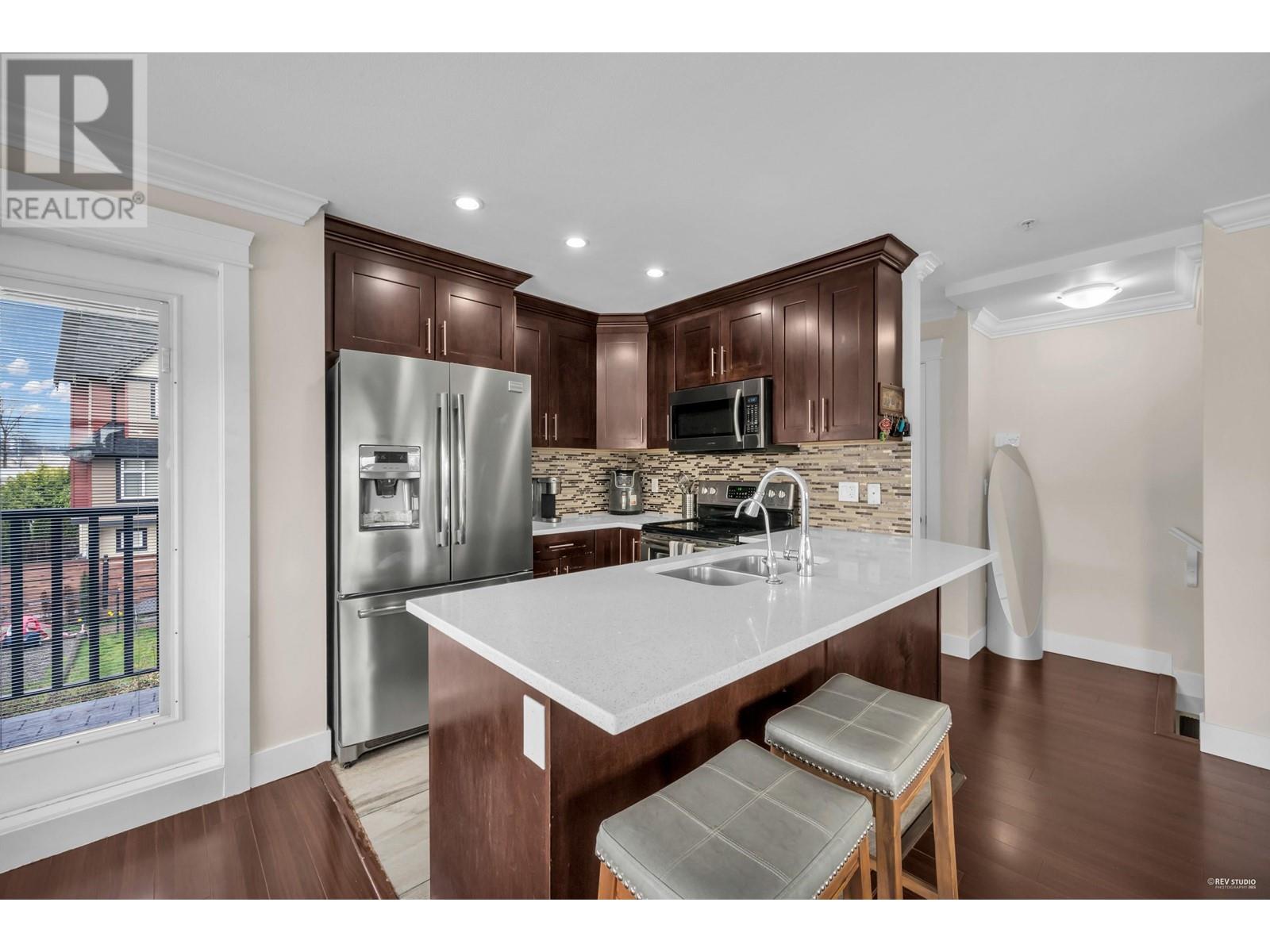 1 305 JARDINE STREET, New Westminster
