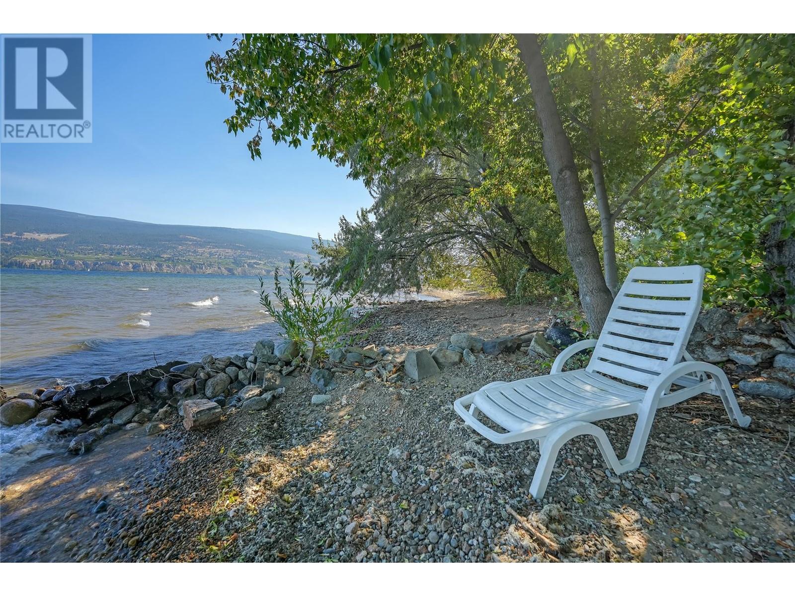 7413 Kirk Avenue, Summerland