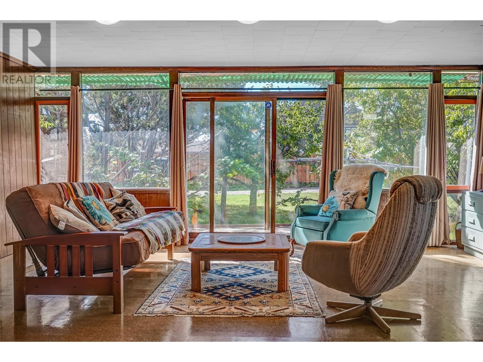 7413 Kirk Avenue, Summerland