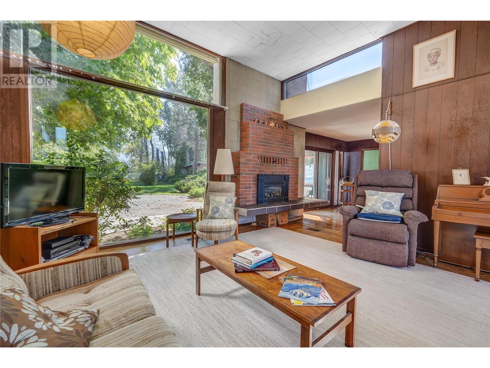 7413 Kirk Avenue, Summerland