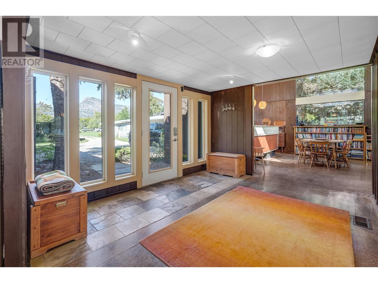 7413 Kirk Avenue, Summerland