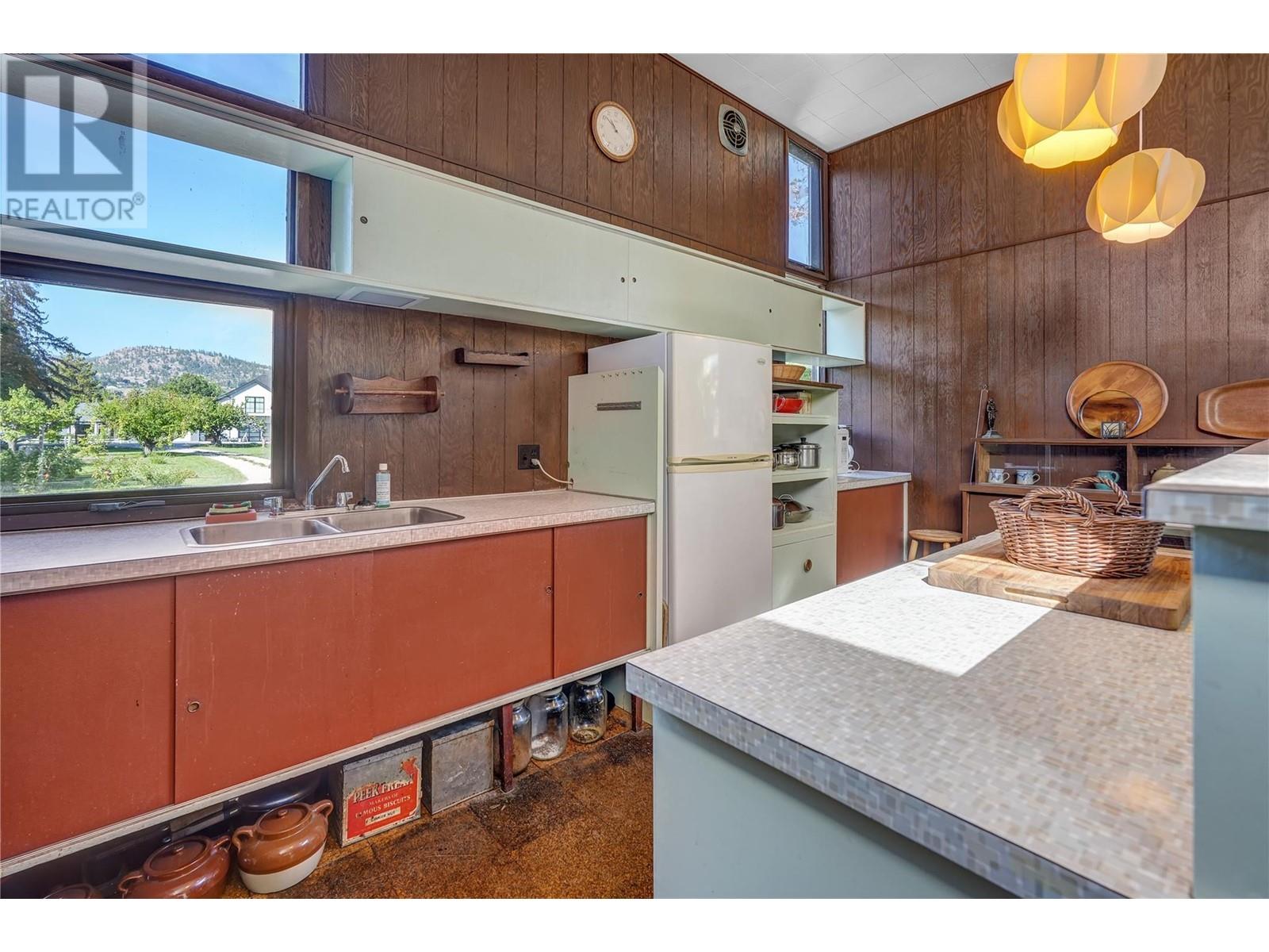 7413 Kirk Avenue, Summerland