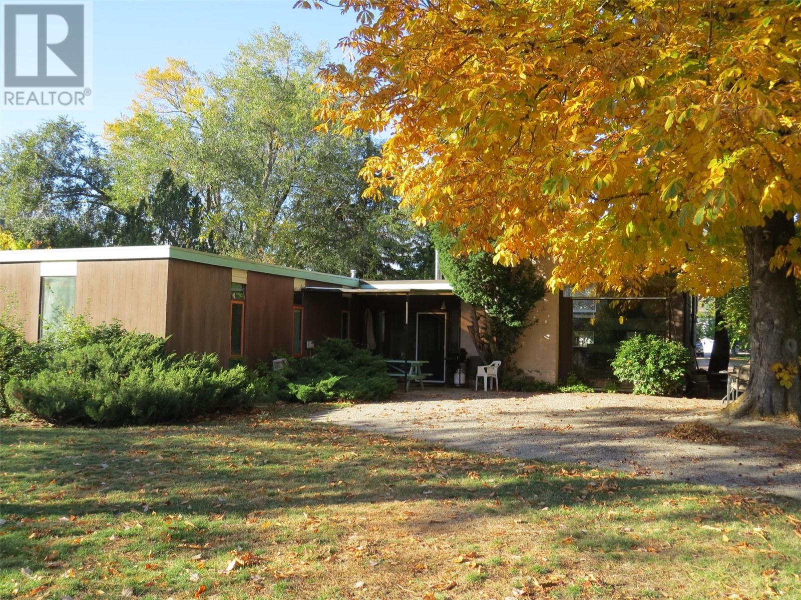 7413 Kirk Avenue, Summerland