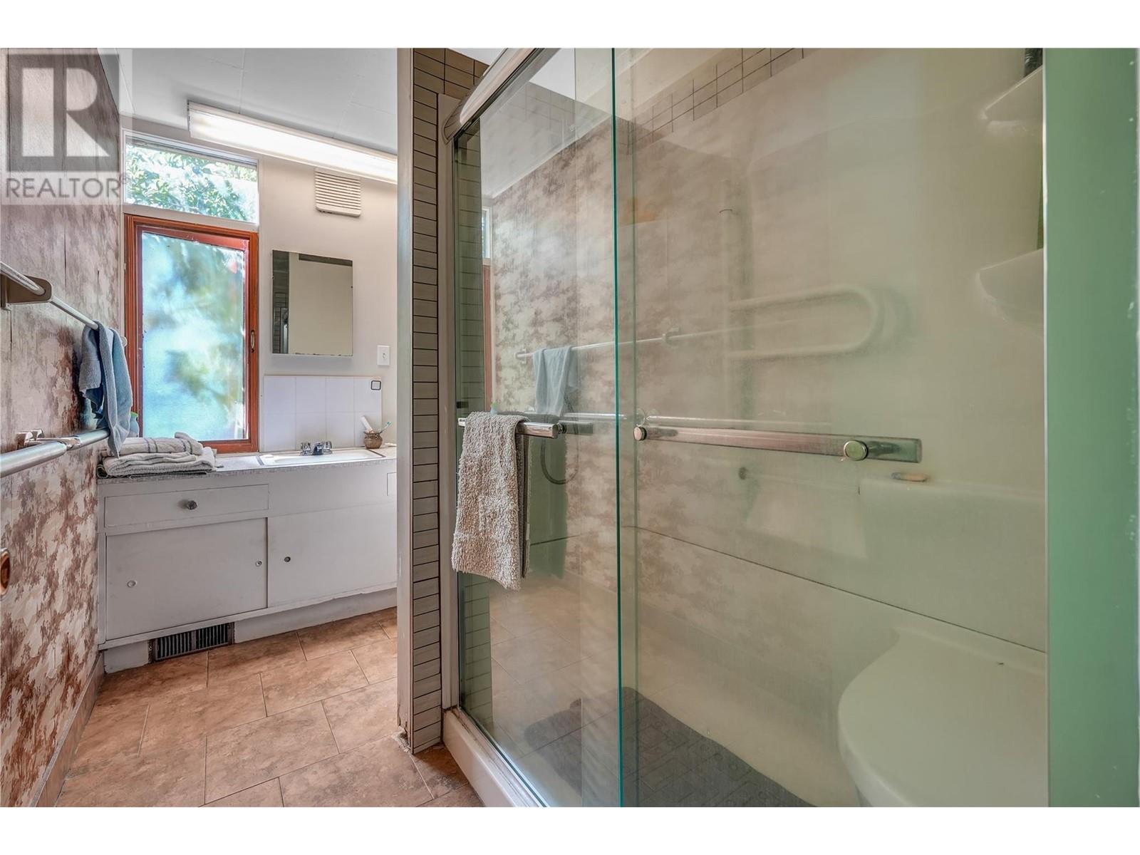 7413 Kirk Avenue, Summerland