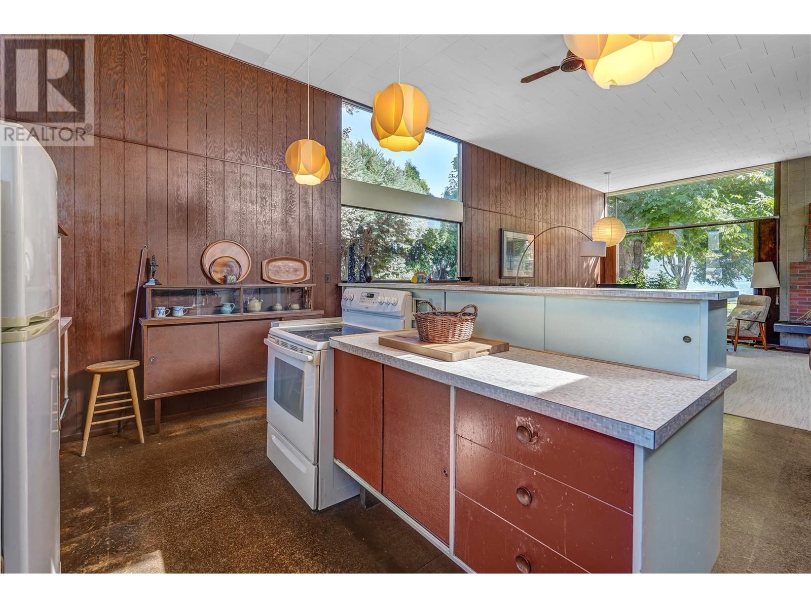 7413 Kirk Avenue, Summerland