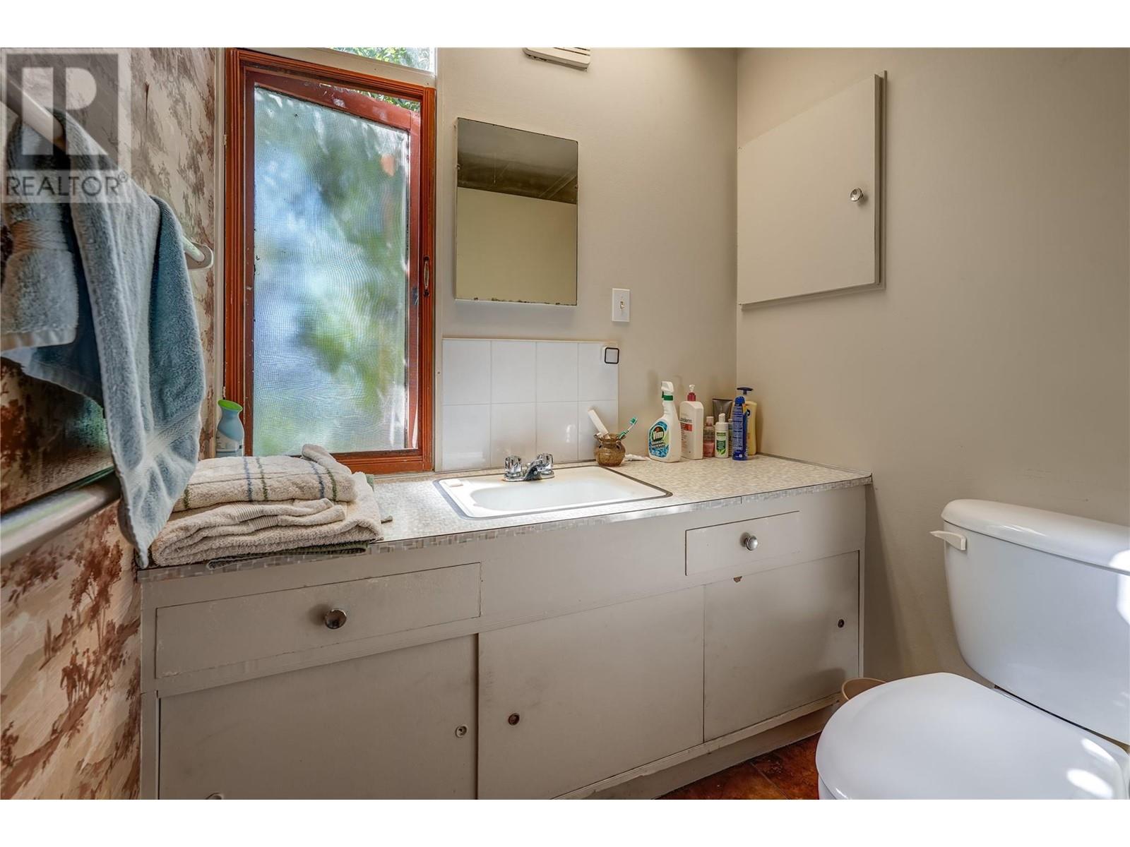 7413 Kirk Avenue, Summerland
