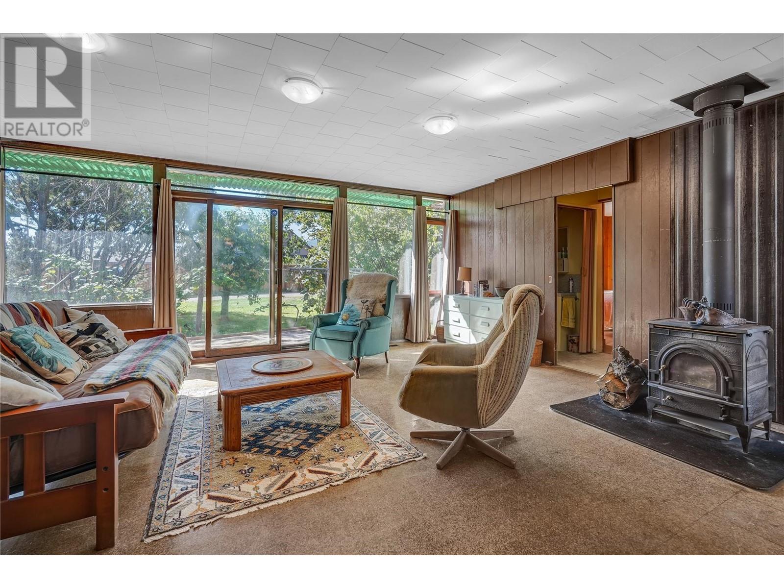 7413 Kirk Avenue, Summerland
