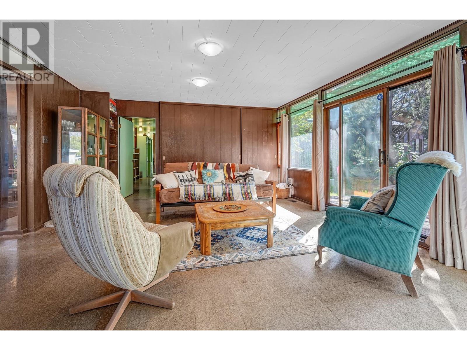 7413 Kirk Avenue, Summerland
