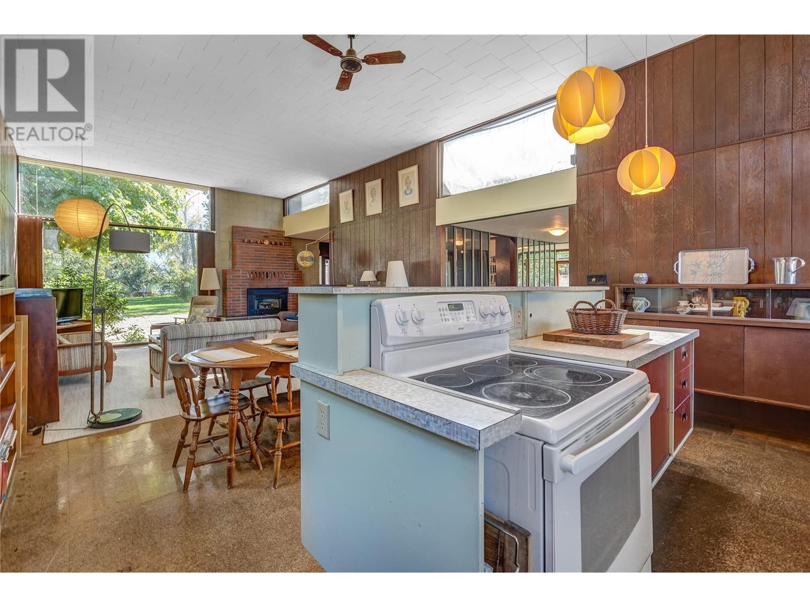 7413 Kirk Avenue, Summerland